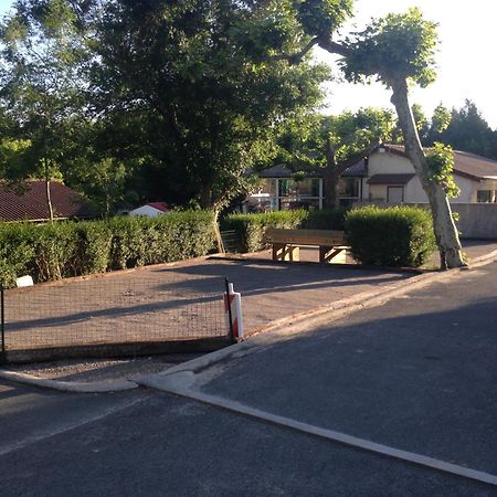 Saint-André-de-Seignaux Camping Le Ruisseau מראה חיצוני תמונה